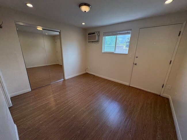 Building Photo - ***1st months rent free***Studio Apartment...