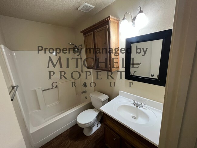 Building Photo - 2 bedroom 1 bath 1 car garage in Lubbock!