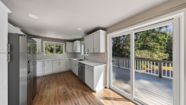 Building Photo - 2742 Umatilla Dr