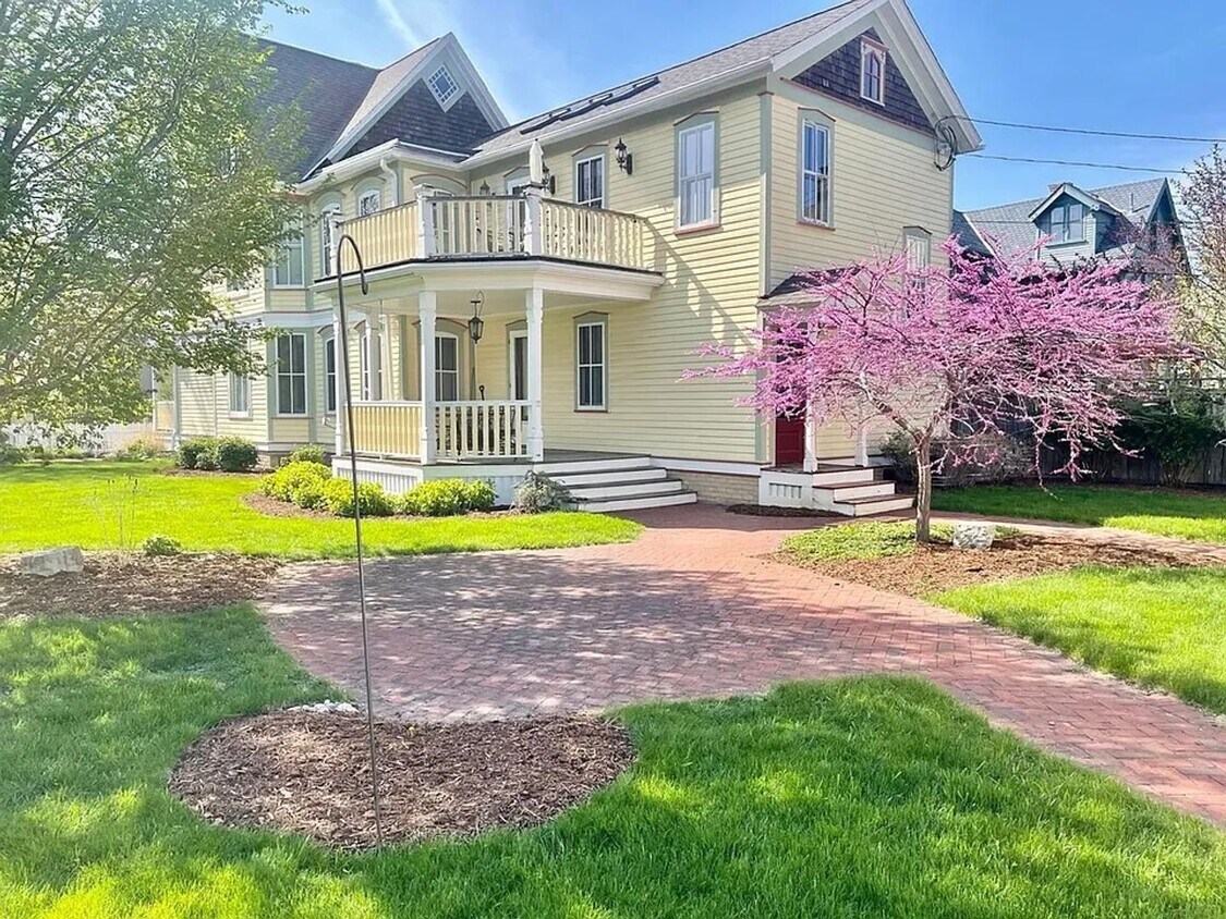 Primary Photo - Rare Find in Brewer’s Hill – Bright, Chara...