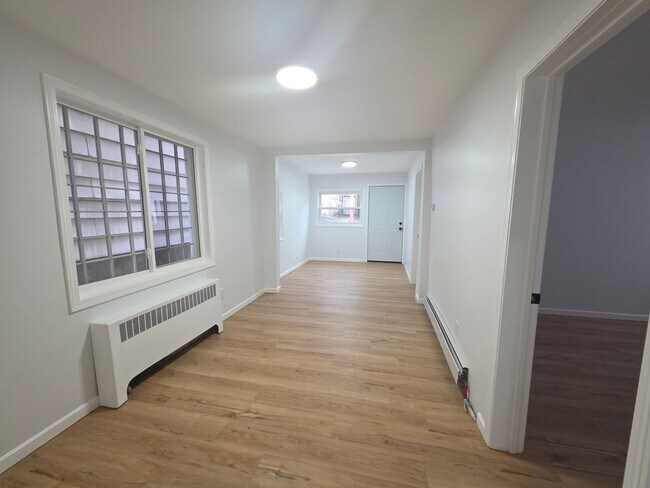 Foto del edificio - Newly Updated 3 bedroom 1 bathroom Apartment for Rent!