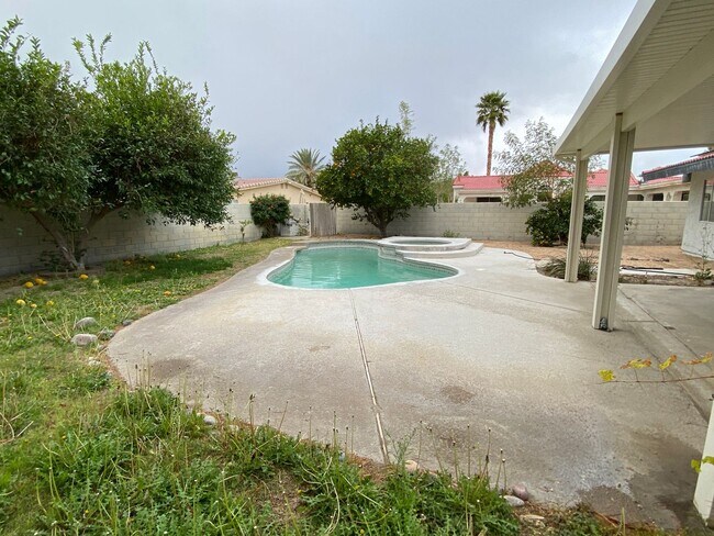 Building Photo - 68305 Encinitas Rd