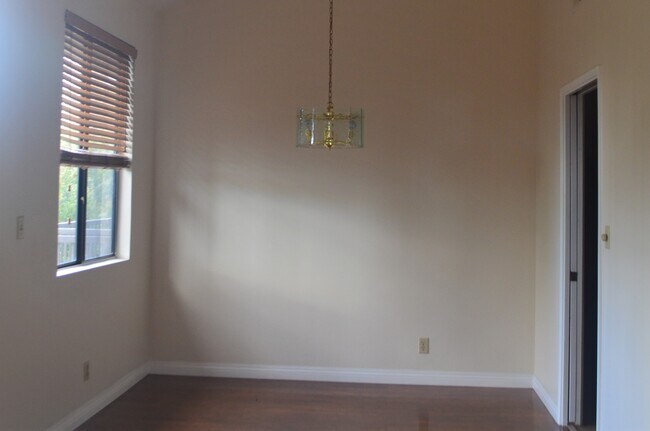 Comedor - 330 Cordova St