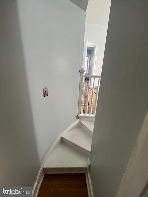 Foto del edificio - 35 W Main St