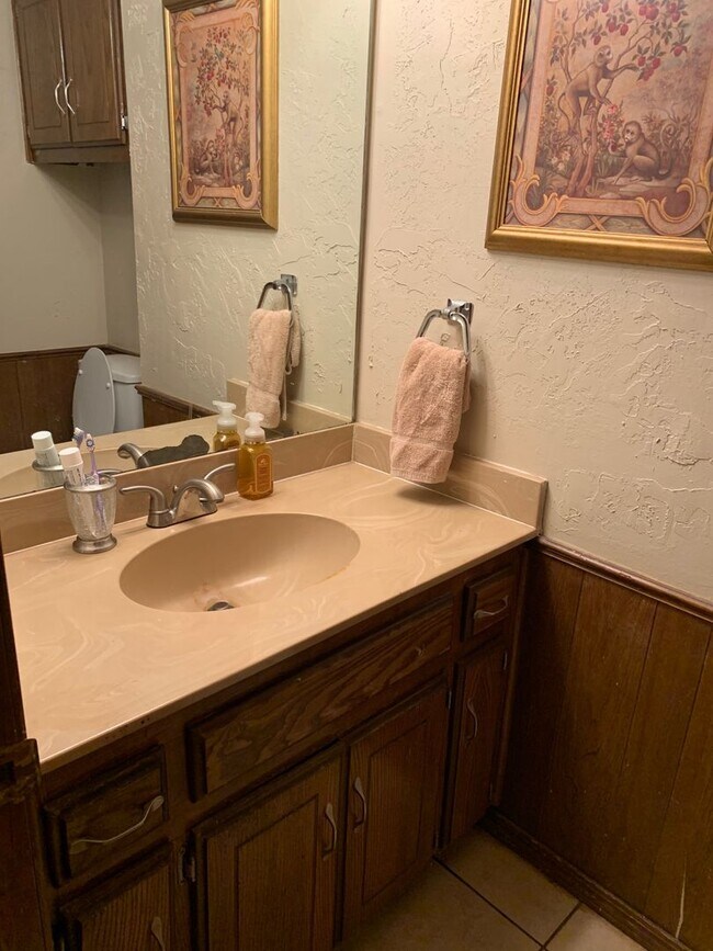 Photo - Duplex with massive bedrooms and living area! House