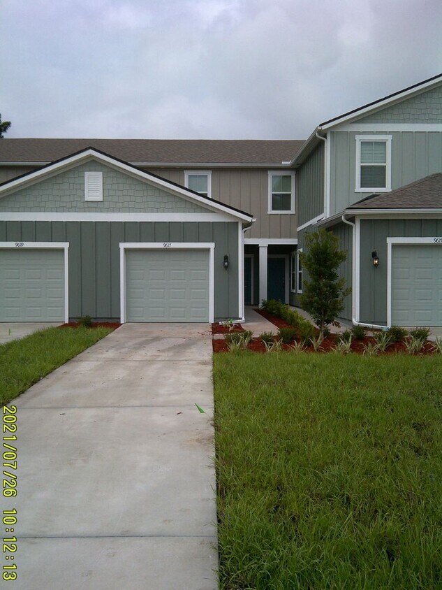 Foto principal - Baypointe Townhome Available!