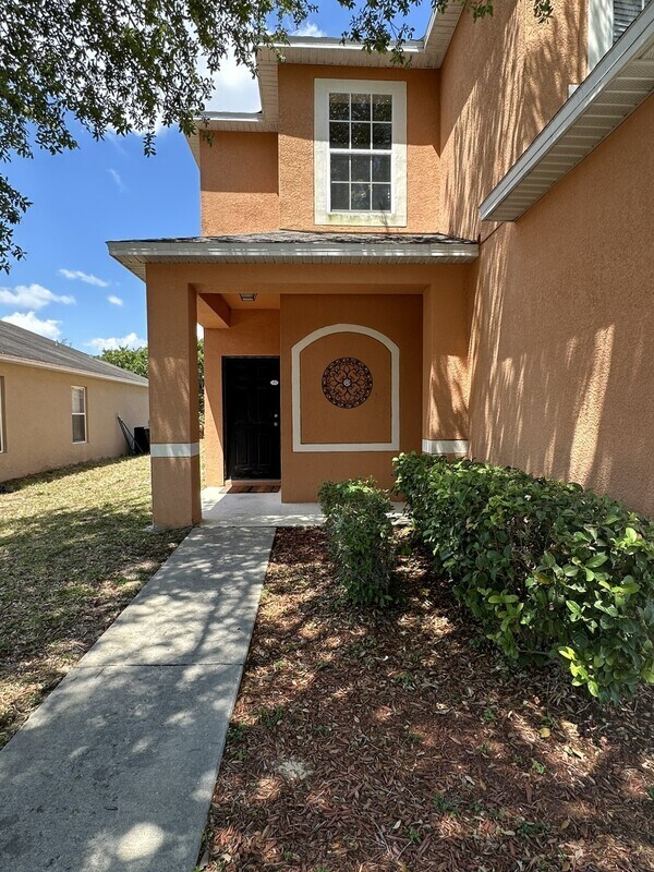 Building Photo - 738 Scrub Jay Way
