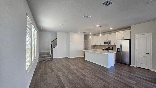 Building Photo - 104 Greinert Dr