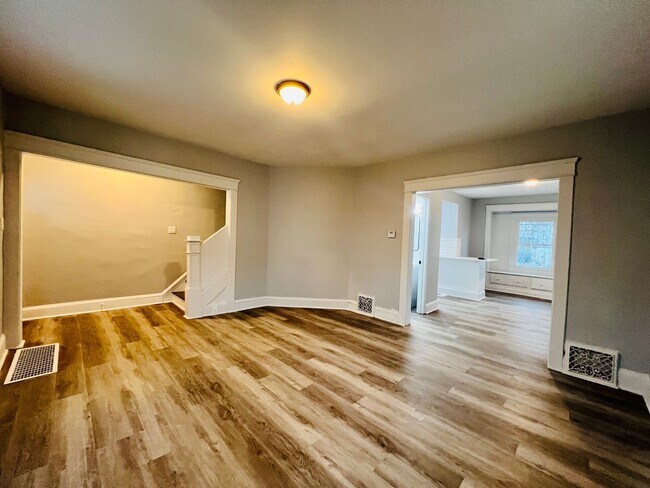 Foto del edificio - Beautiful 4 bed 1 1/2 bath single