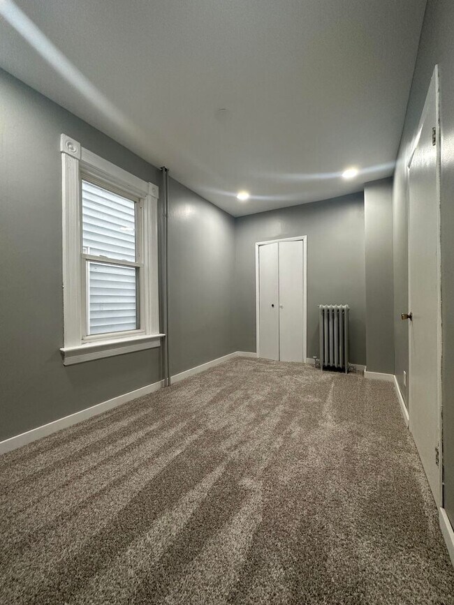 Foto del edificio - Charming 3 Bedroom 1 Bathroom Home in Sain...