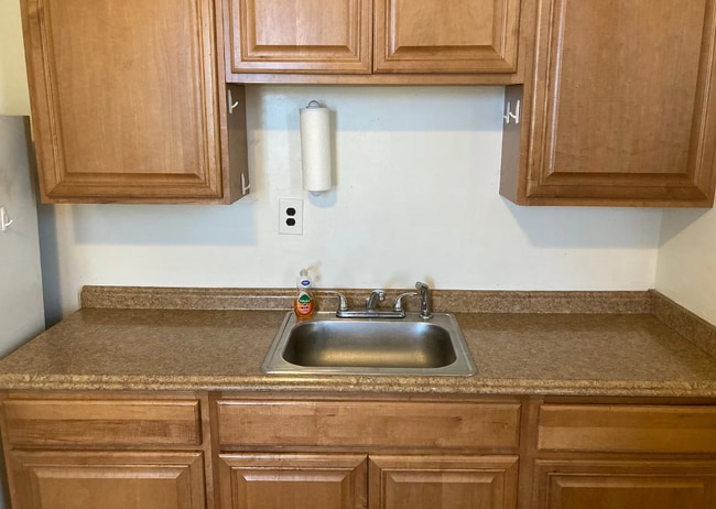 Photo - 221X Brookfield Ave Apartment