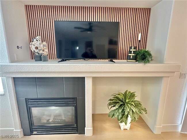 Building Photo - 10195 Queensbury Ave