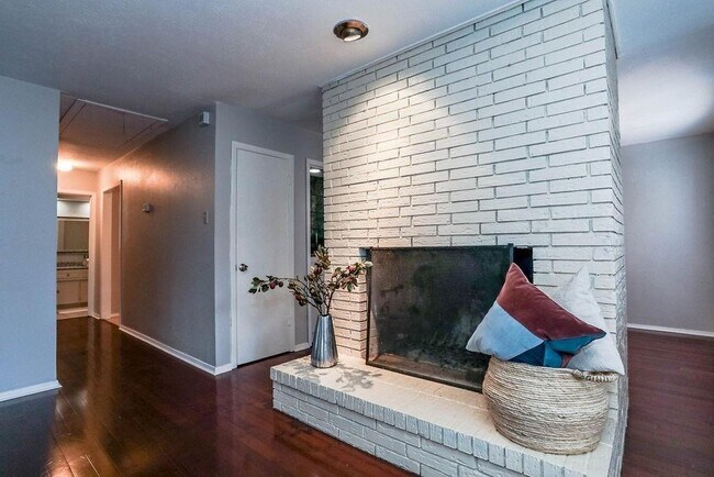 Building Photo - 10407 Pagewood Dr