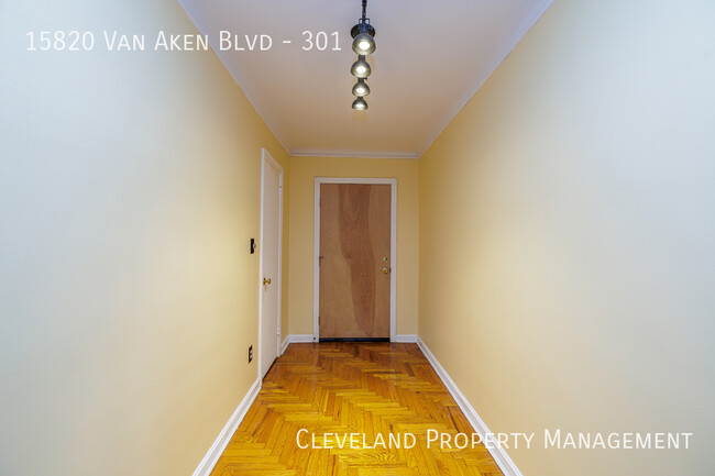 Foto del edificio - Shaker Heights Apartment