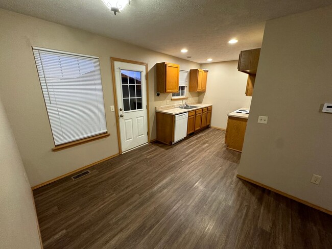 Foto del edificio - Updated 3 bedroom 2 bath Home in Clever MO