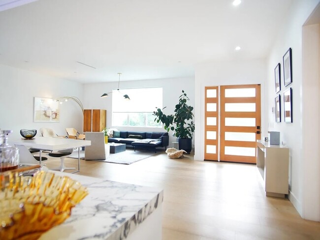 Foto del edificio - 3744 Somerset Dr