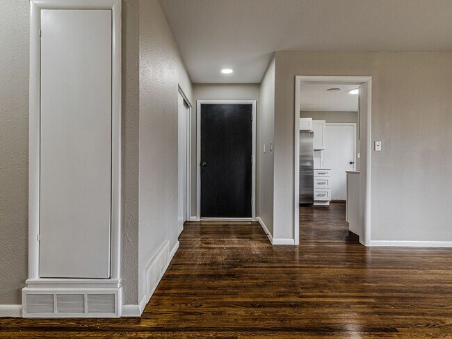 Building Photo - Newly remodeled home