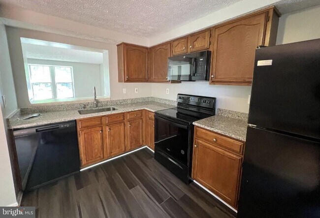 Foto del edificio - 9410 Squires Ct