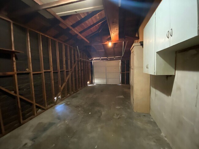 Building Photo - SE Visalia home Rent Ready!