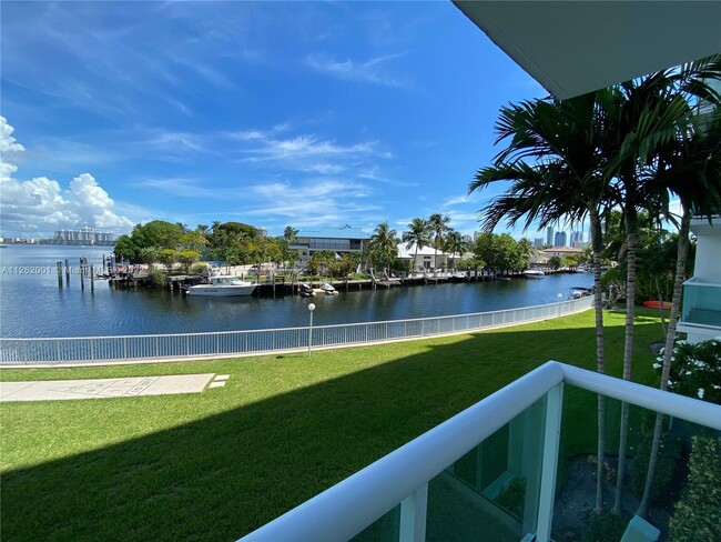 Foto del edificio - 2841 NE 163rd St
