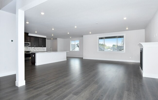 Foto del edificio - Elegant New Construction in South River Te...
