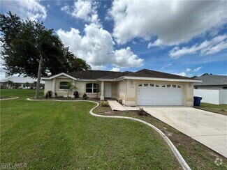 Building Photo - 1540 Crestwood Cir N