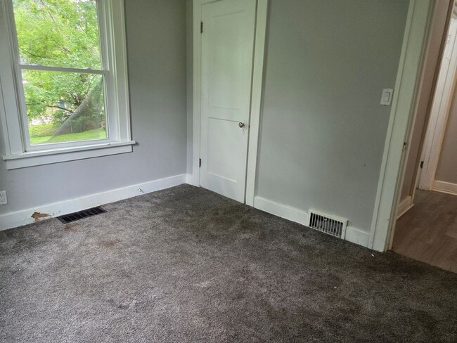 Building Photo - Lovely 3 BR, 1 BA home!