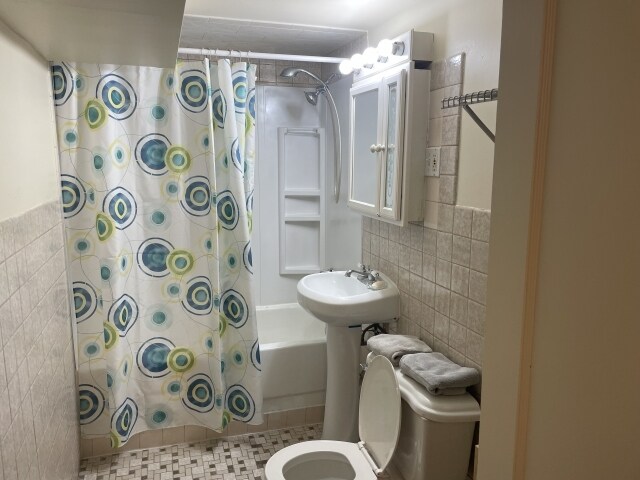 Building Photo - 4433 N Artesian Ave