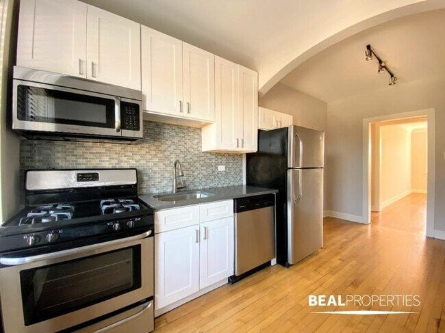 Foto del edificio - 0 bedroom in CHICAGO IL 60647