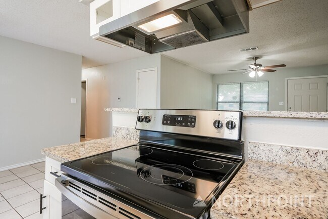 Foto del edificio - 3 BR/2BA | Newly Renovated Single Family Home |  | 1-Car Covered Parking | Gated backyard