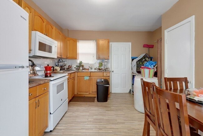 Building Photo - 44 Timson St