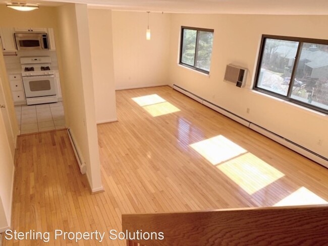 Building Photo - 2 br, 1.5 bath House - 31 Hillside Terrace #D