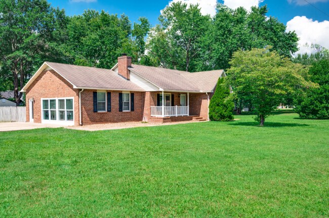 Building Photo - 401 Ridgetop Dr