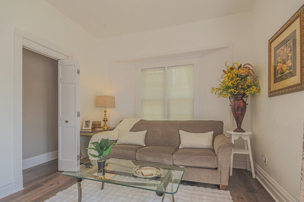 Foto principal - 839 Dunlop Ave