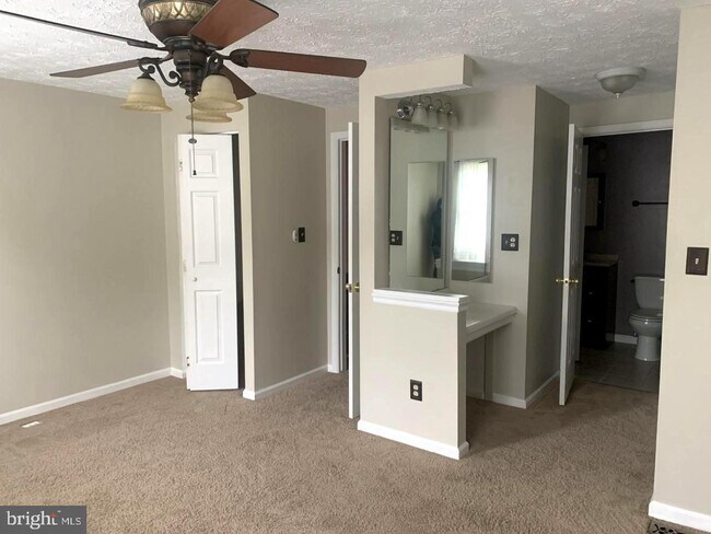 Foto del edificio - 8063 Newcomb Ct
