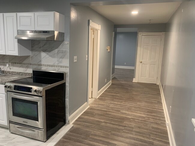 Spacious Kitchen - 314 W State St