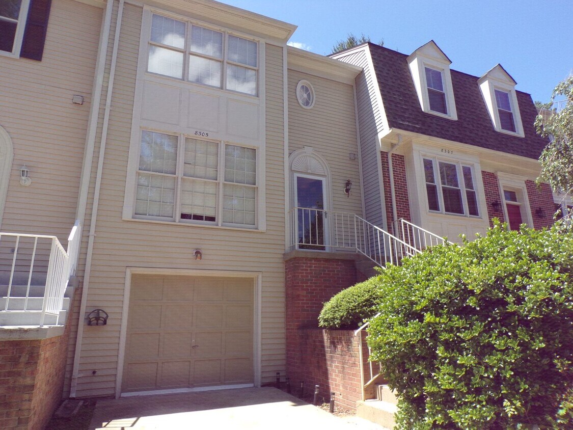 8305 Ridge Crossing Ln, Springfield, VA 22152 House Rental in Springfield, VA