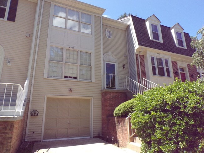 Three Bedroom Townhouse Conveniently Located In Springfield - Three Bedroom Townhouse Conveniently Located In Springfield