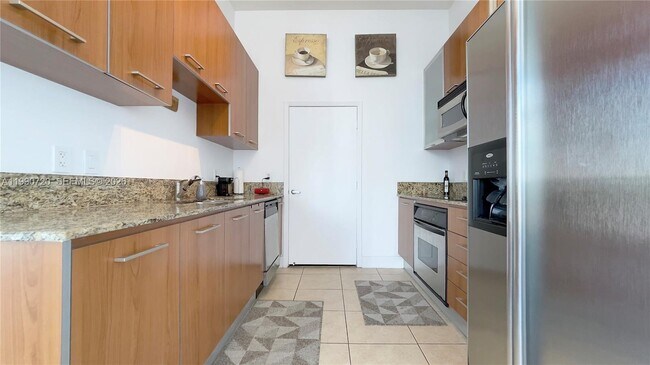 Foto del edificio - 9066 SW 73rd Ct