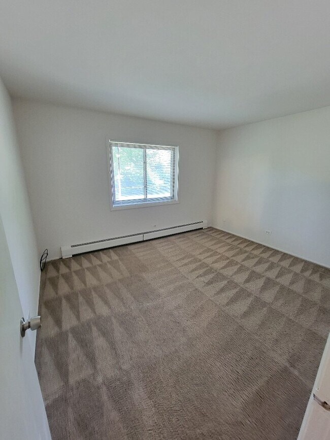 Foto del edificio - 547 Brookside Dr