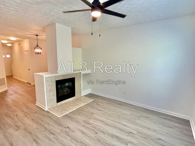 Building Photo - 6524 Mallard Cove Ln