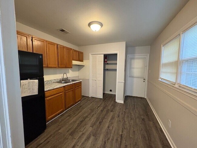 Foto del edificio - 145 Pierce Ave