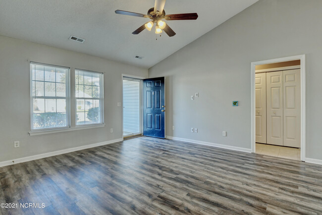 Building Photo - 520 Brewster Ln