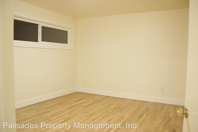 Building Photo - 2123 NE Halsey St