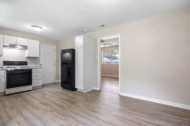 Building Photo - 5706 Warrior Dr