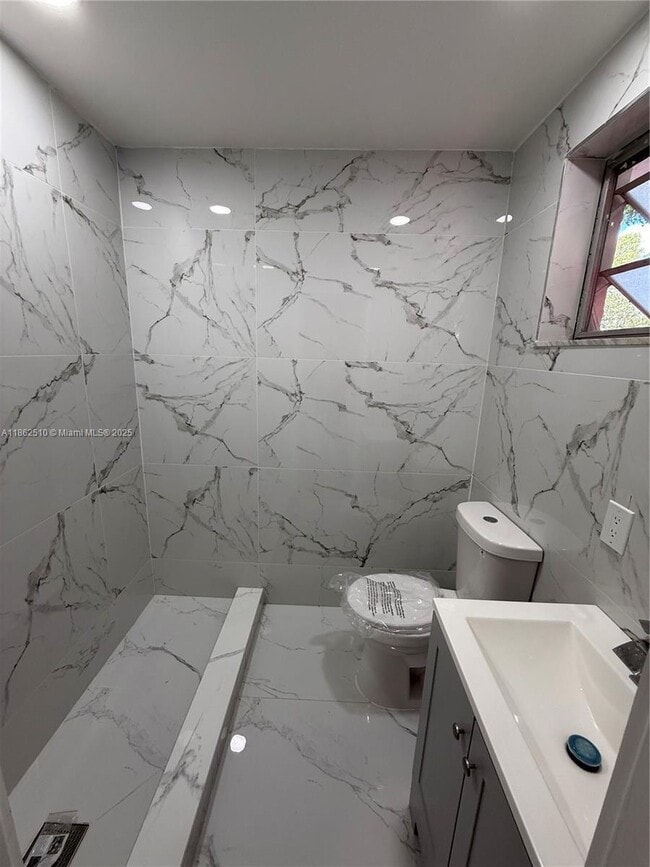Foto del edificio - 4221 NW 2nd Terrace