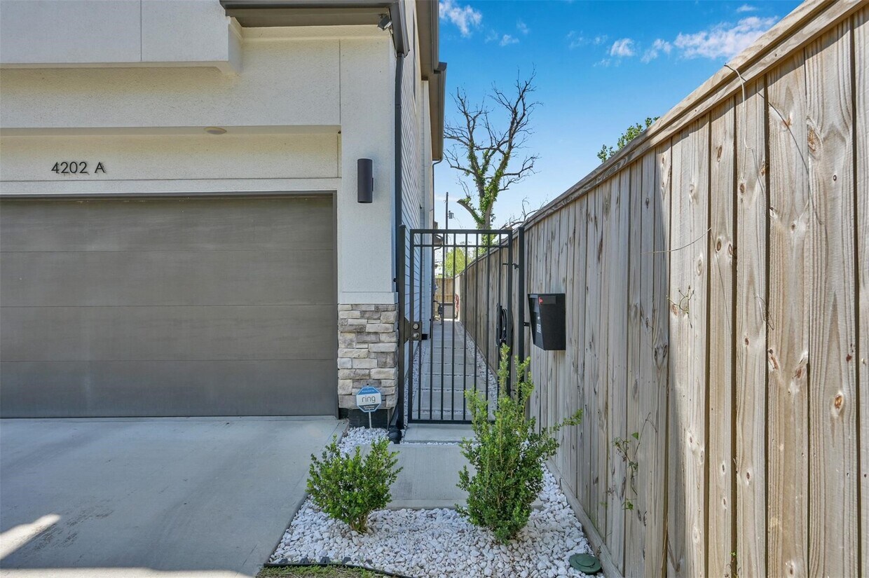 Foto principal - 4202 Gillespie St