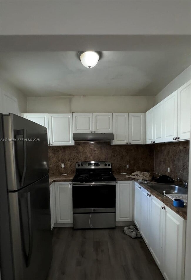 Building Photo - 1895 Venice Park Dr