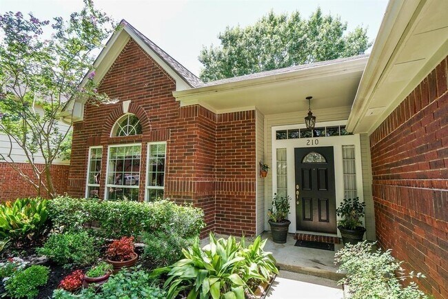 Foto del edificio - 210 Rolling Plains Dr