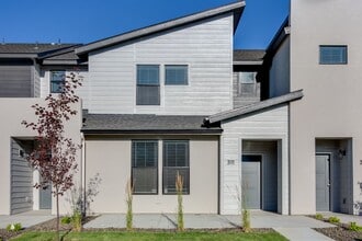 Building Photo - 284 S Echo Cyn Ave